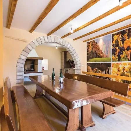 Mia Apartman *